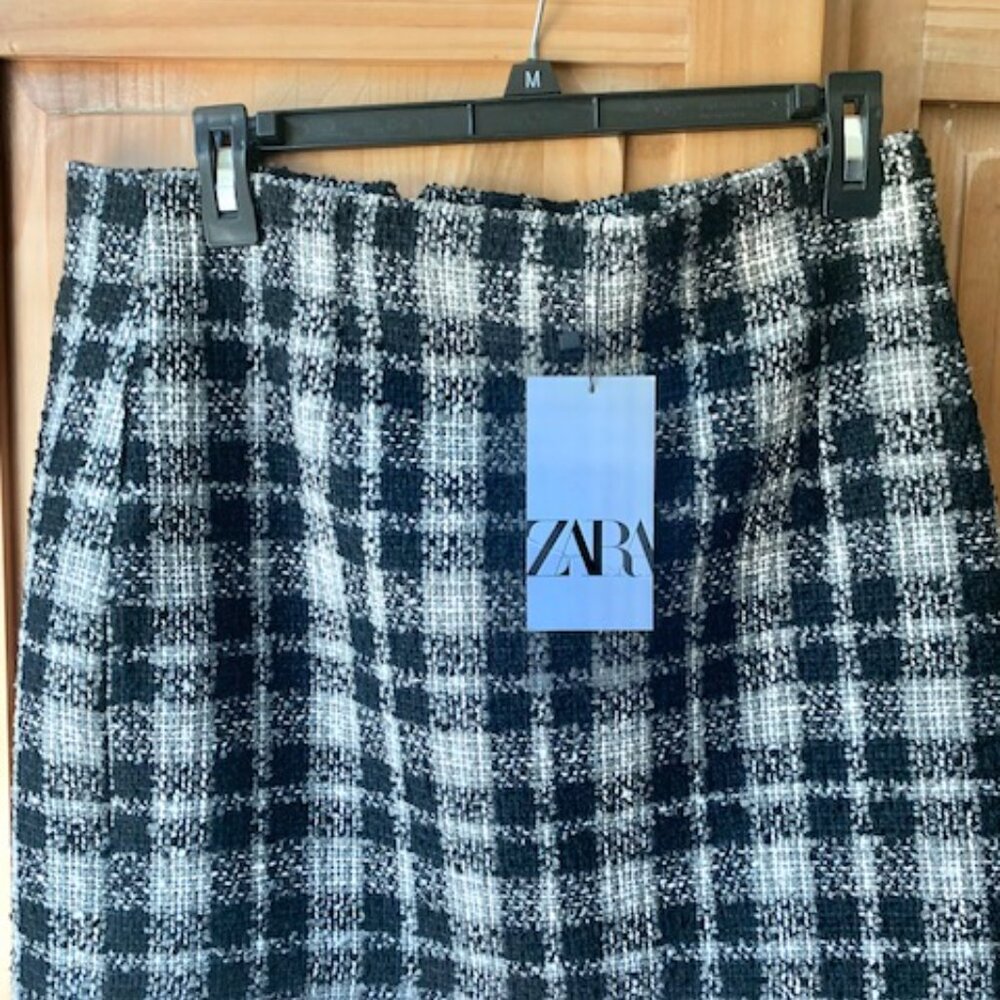 NWT - ZARA - Skirt - Size Med.